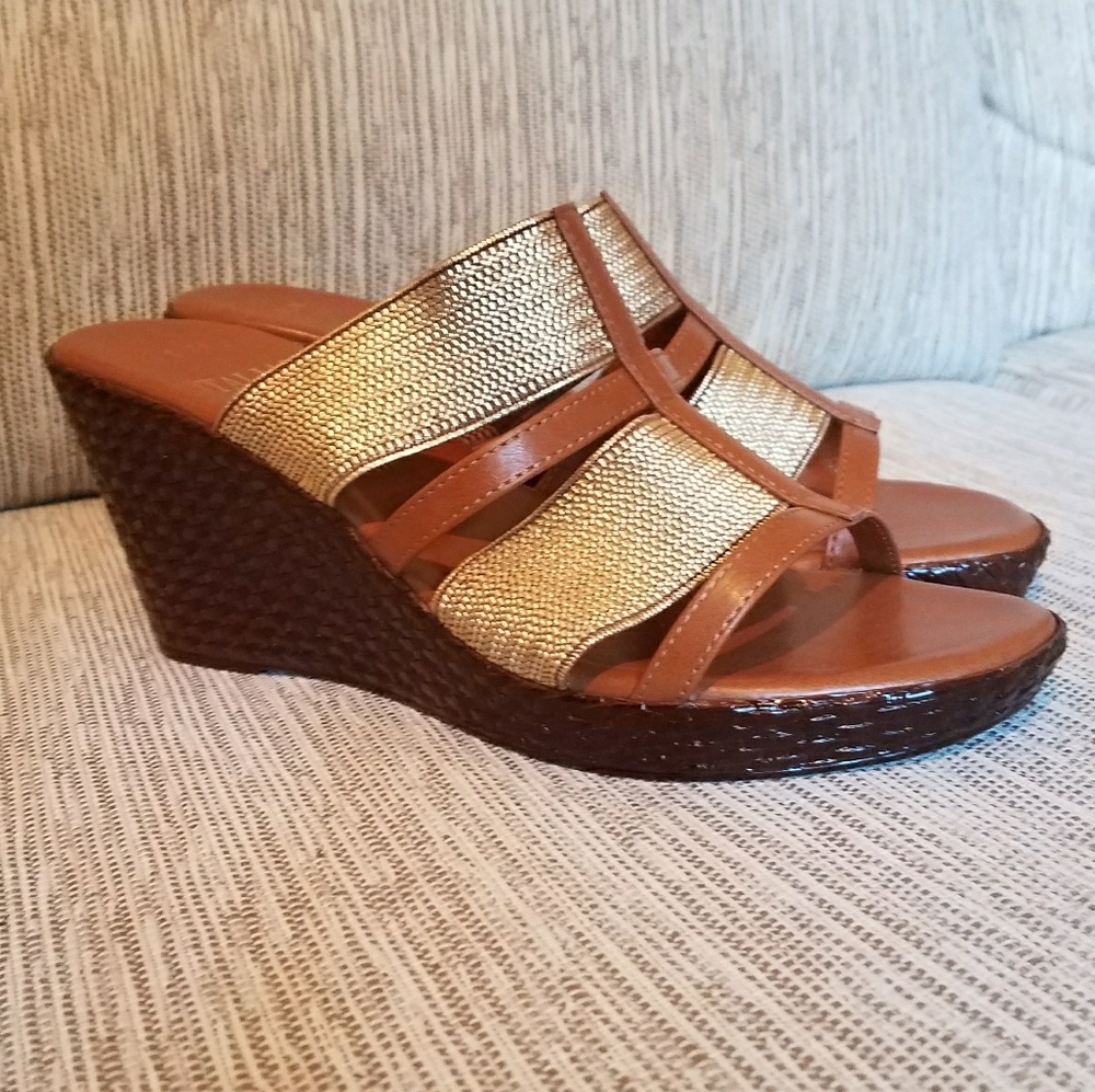 NWOT Italian Shoemarkers Woven Stretch Wedge